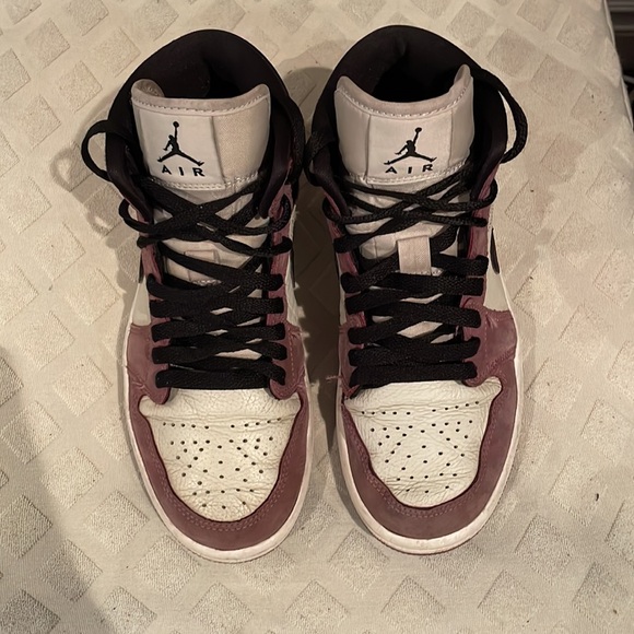 Women’s Berry pink Jordan 1’s Size 6 - Picture 3 of 3